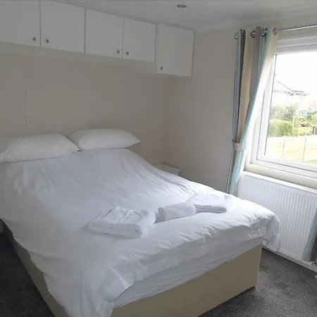 Hyattswood Lodges. Nr Brs Airport Деревянный коттедж