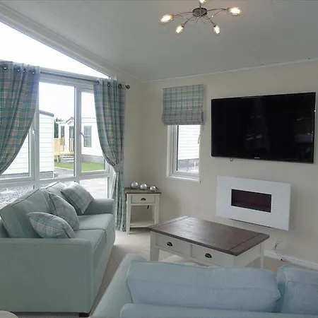 Hyattswood Lodges. Nr Brs Airport