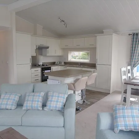 Hyattswood Lodges. Nr Brs Airport *