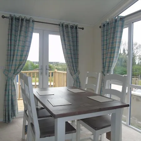 Hyattswood Lodges. Nr Brs Airport Lodge Bristol