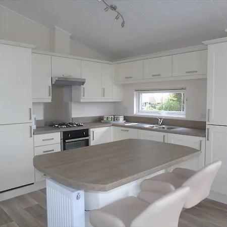 Hyattswood Lodges. Nr Brs Airport