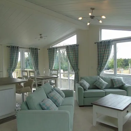 Hyattswood Lodges. Nr Brs Airport * Bristol