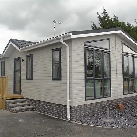 Hyattswood Lodges. Nr Brs Airport Lodge Bristol
